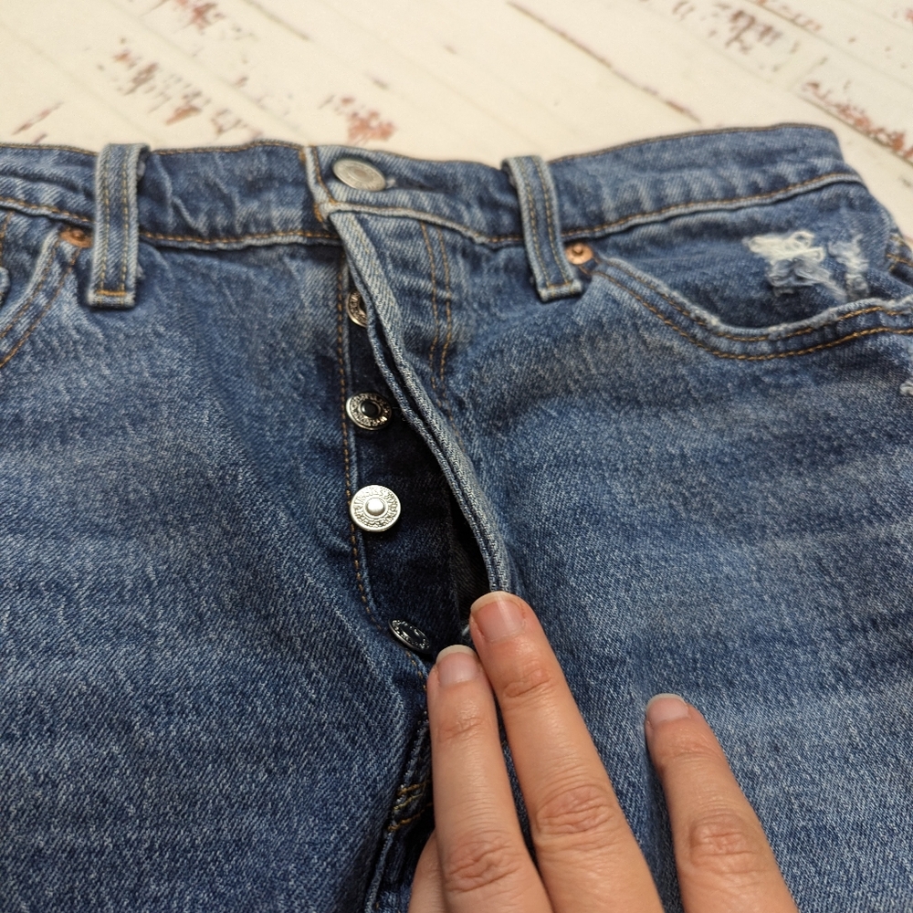 Levis 501 cut off jean shorts - Picture 5 of 10